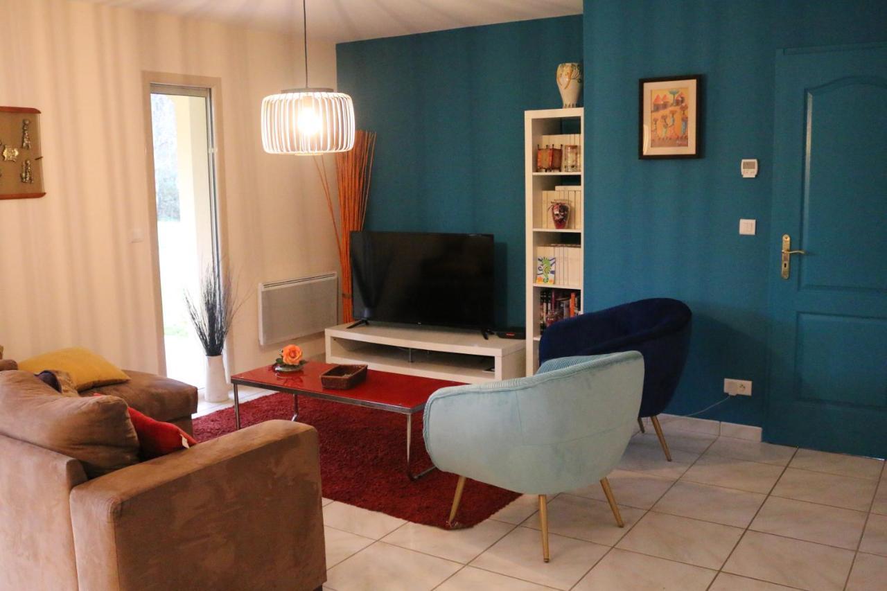 Le Camp De Ferie Villa Монпазие Екстериор снимка