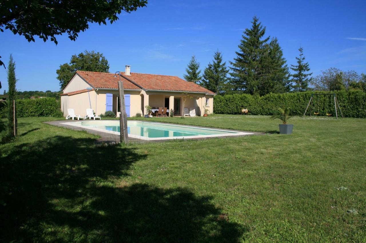 Le Camp De Ferie Villa Монпазие Екстериор снимка
