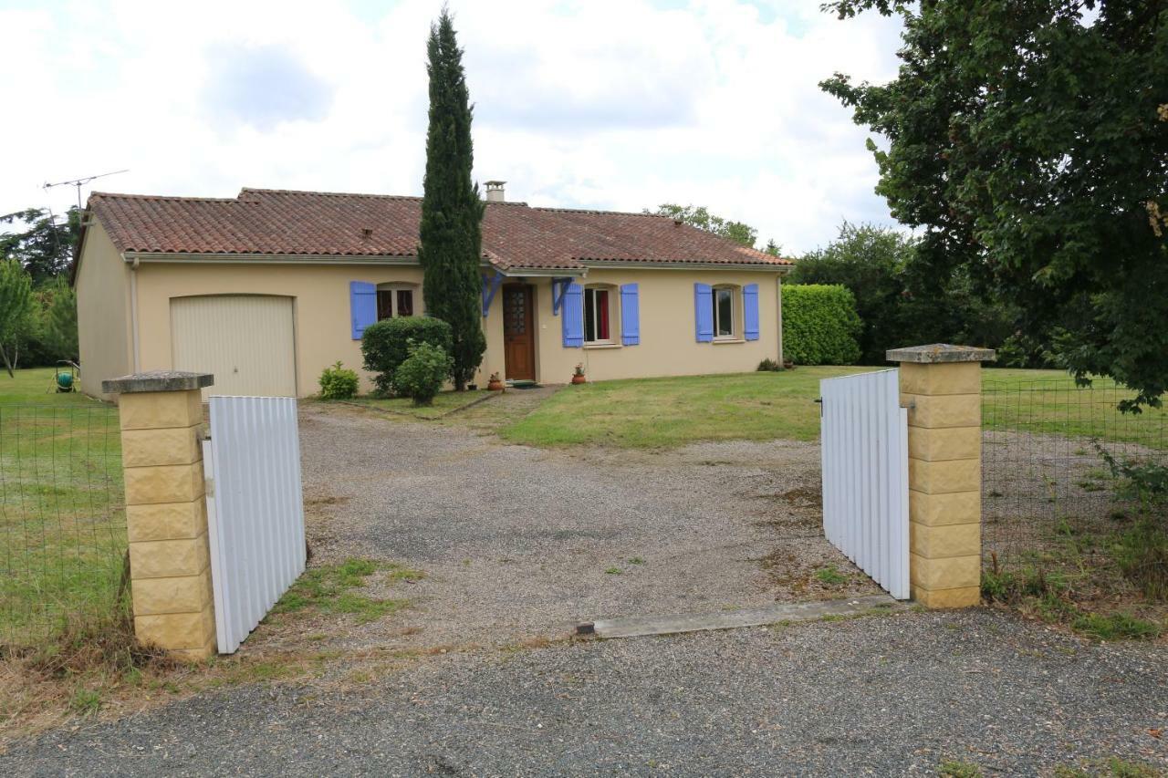 Le Camp De Ferie Villa Монпазие Екстериор снимка