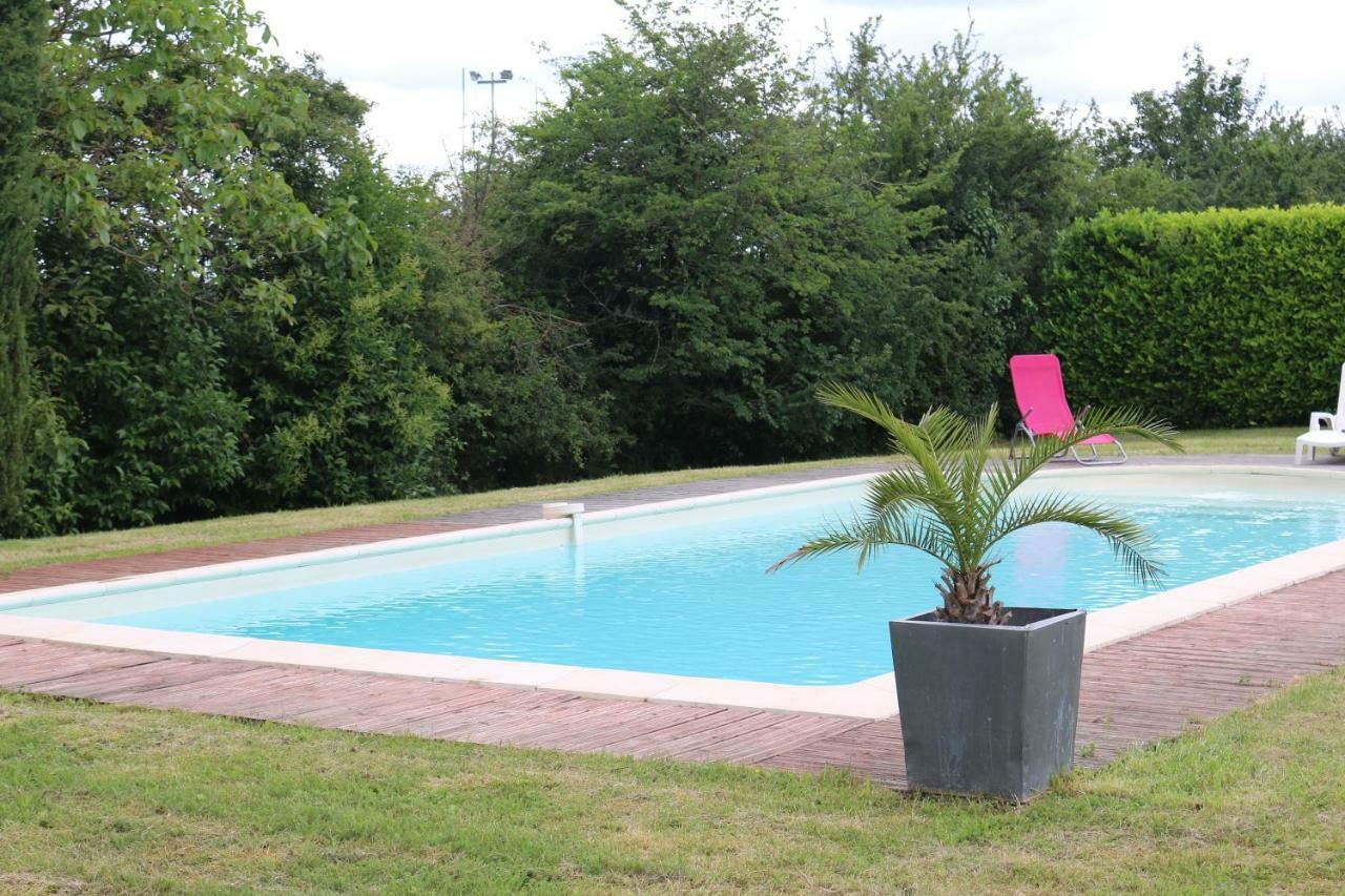 Le Camp De Ferie Villa Монпазие Екстериор снимка