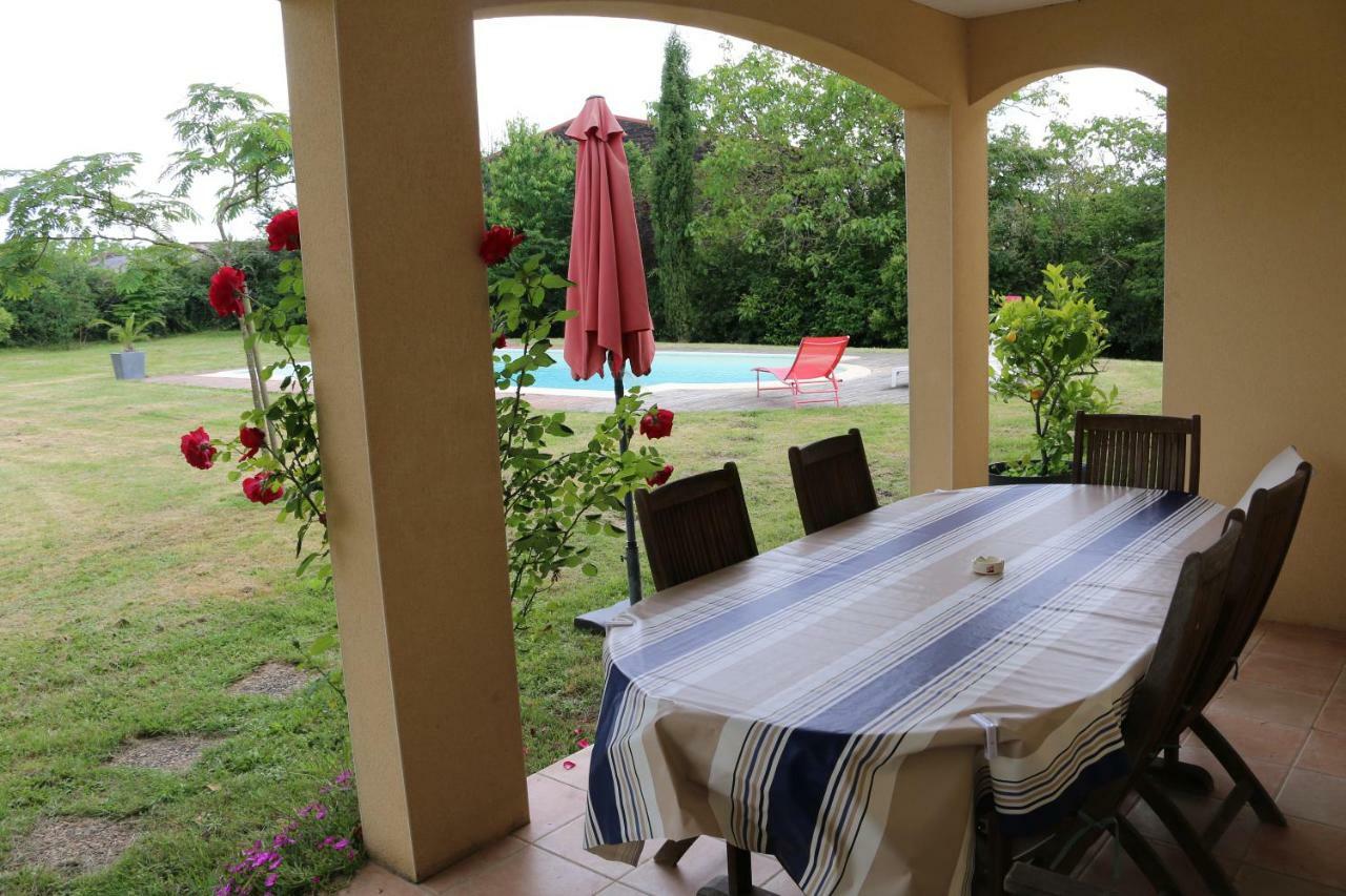 Le Camp De Ferie Villa Монпазие Екстериор снимка